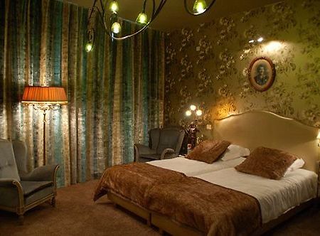 Main Street Hotel 예페르 외부 사진