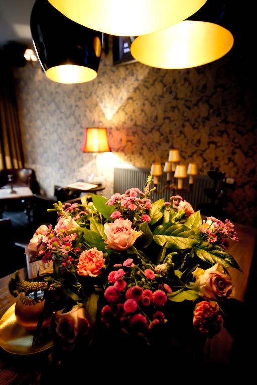 Main Street Hotel 예페르 외부 사진