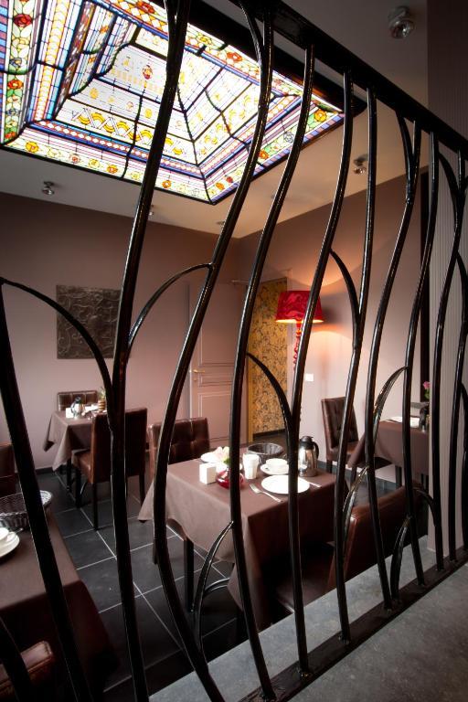 Main Street Hotel 예페르 외부 사진