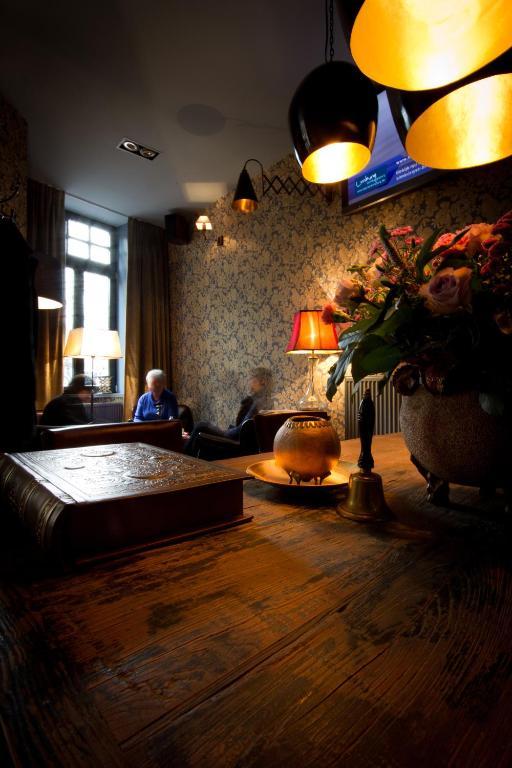 Main Street Hotel 예페르 외부 사진