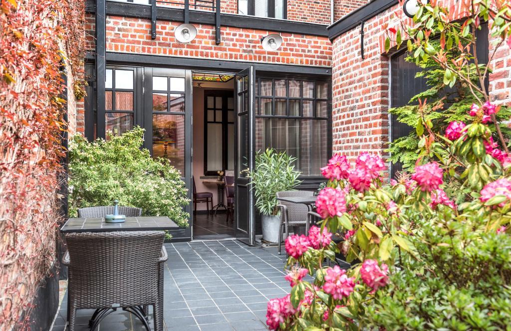 Main Street Hotel 예페르 외부 사진