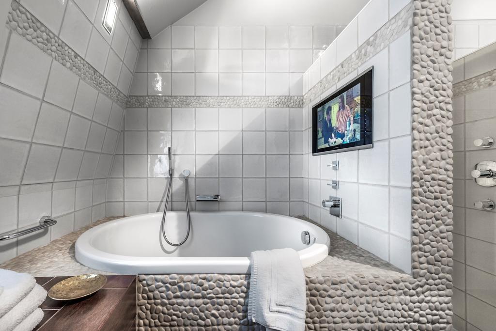 Main Street Hotel 예페르 외부 사진