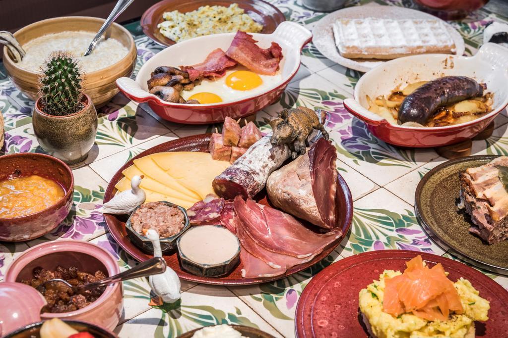 Main Street Hotel 예페르 외부 사진