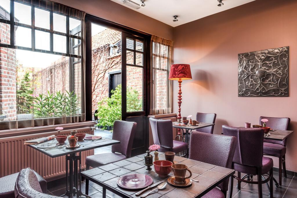 Main Street Hotel 예페르 외부 사진