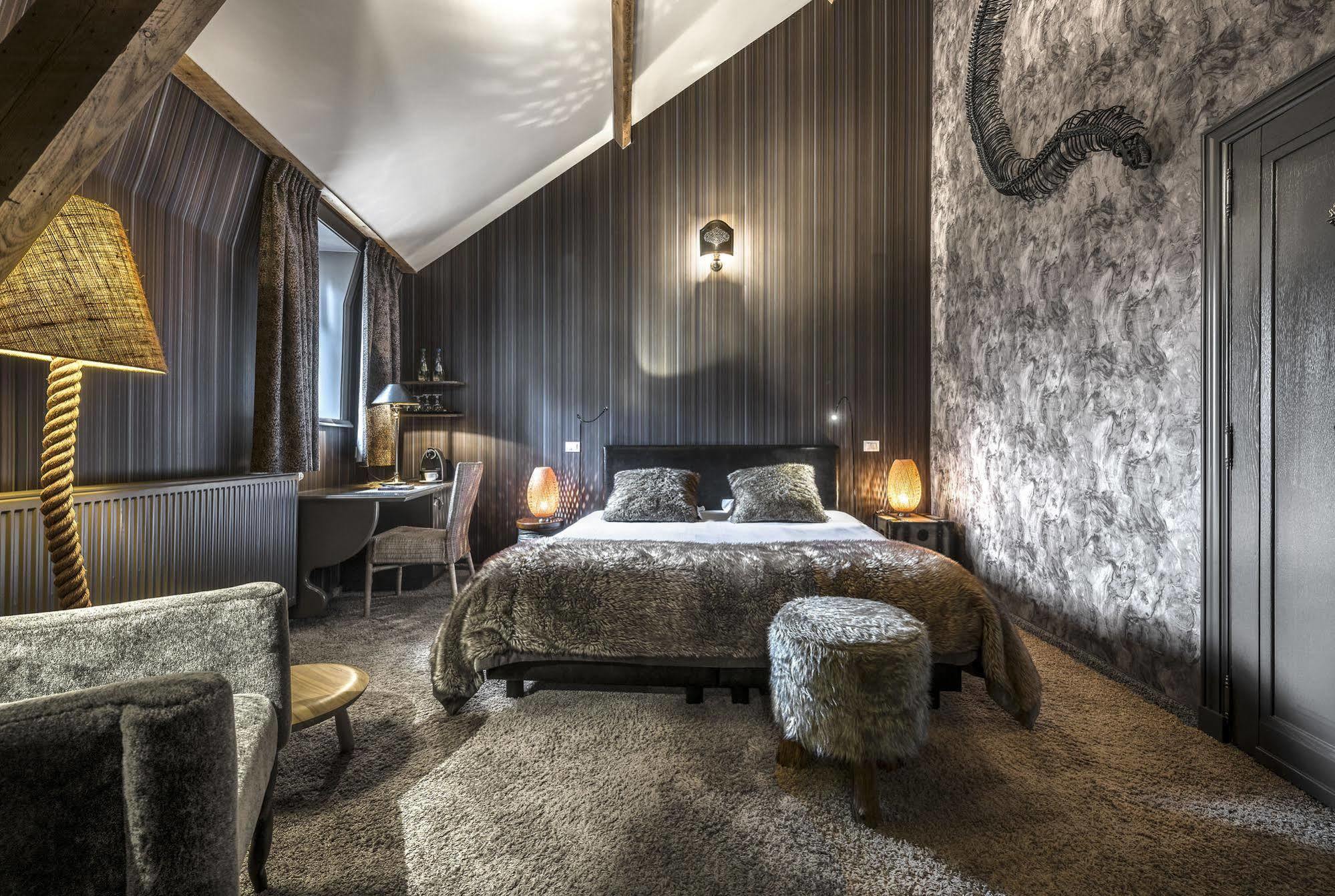 Main Street Hotel 예페르 외부 사진