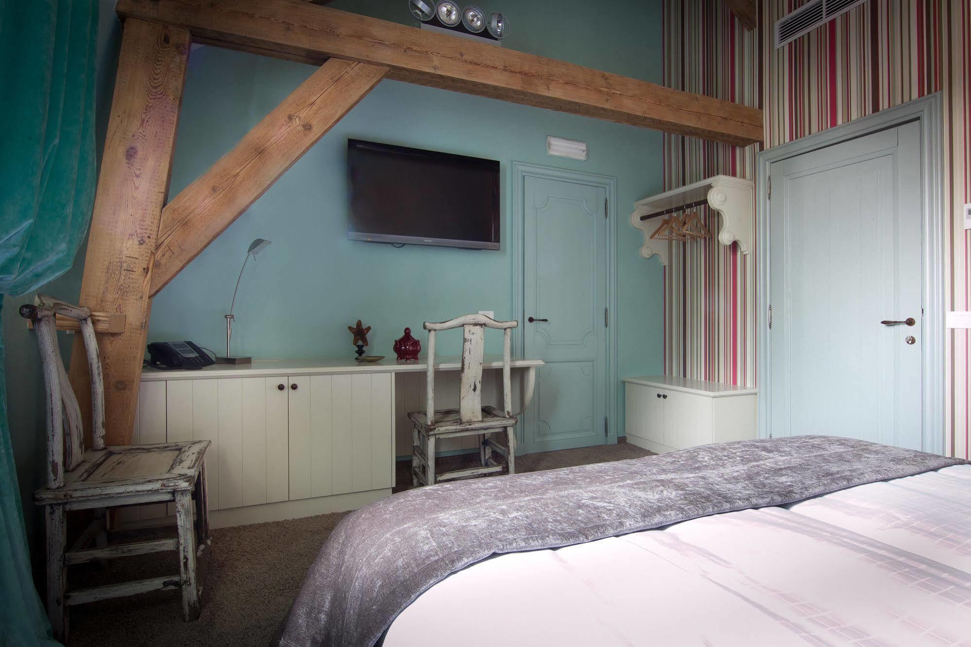 Main Street Hotel 예페르 외부 사진